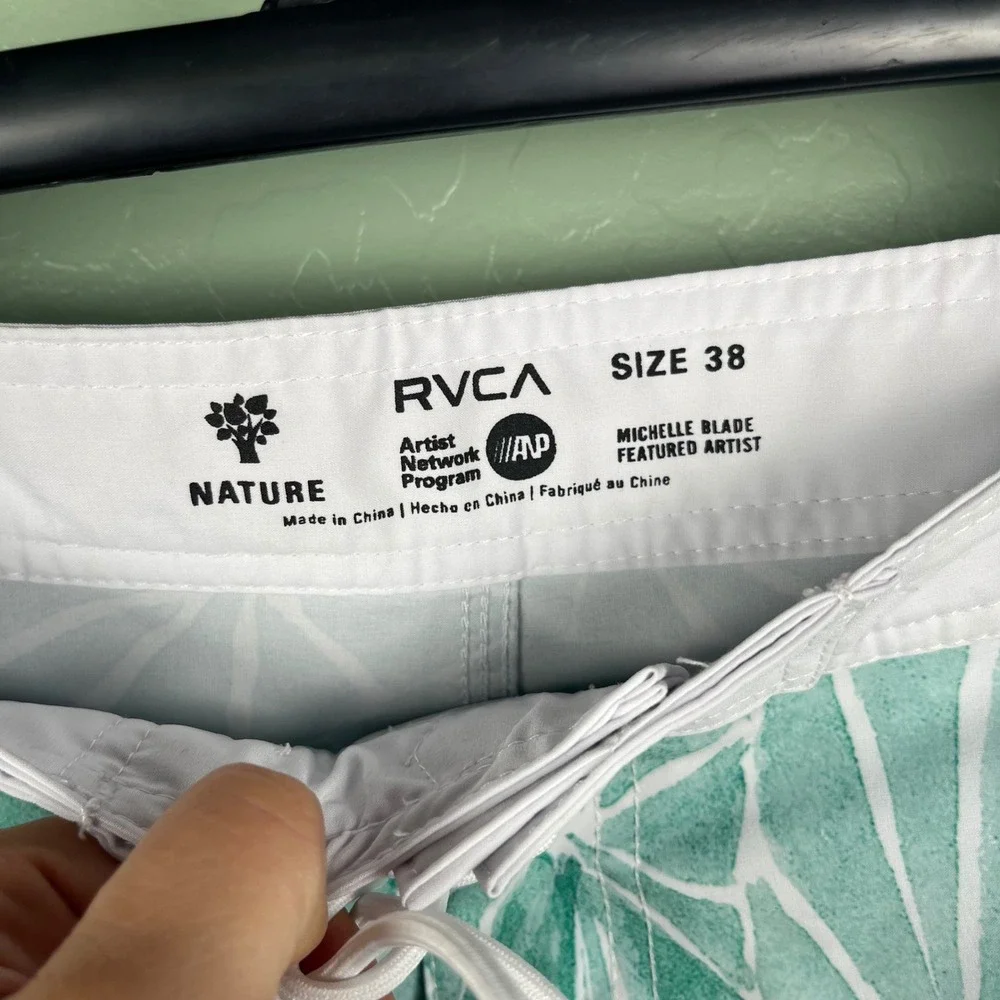 RVCA Men's Board Shorts Size 38‎ Green White Leaf Print Artist Network Program